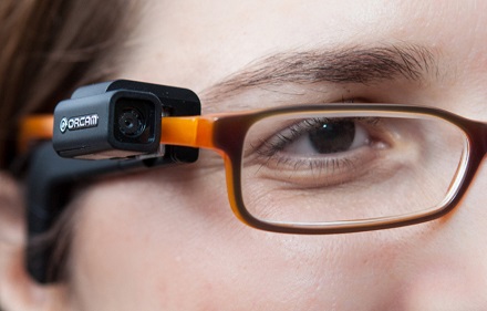 "Говорящие очки" помогут слабовидящим людям