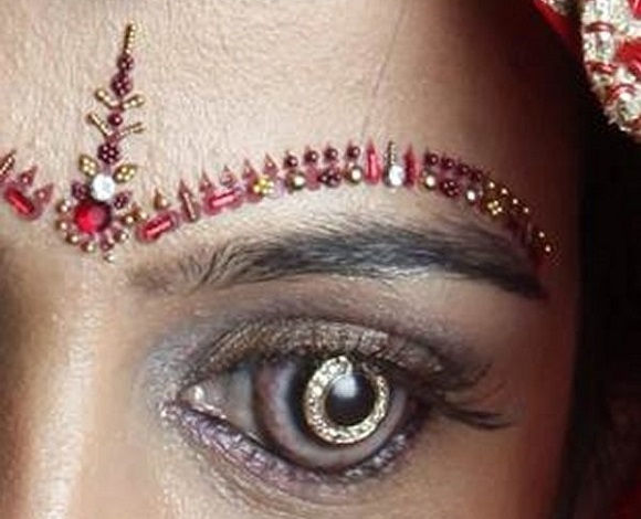 Линзы "кошачий глаз". Алмазные линзы для глаз. Необычные глаза у людей. Самые дорогие линзы. Кристально голубые глаза.